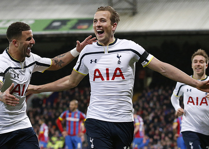 庆祝波兰独立日，莱万将纽约帝国大厦点亮为白红色