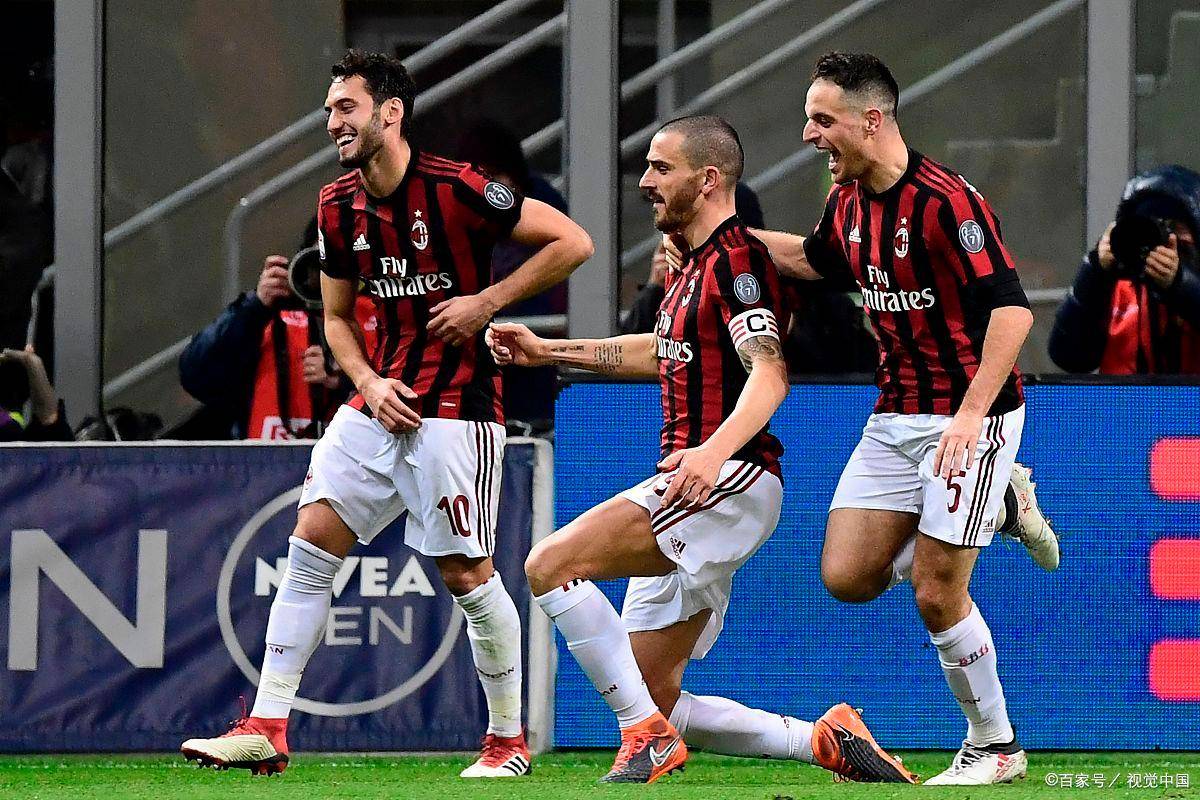 索尔斯克亚拿到了足球史上最漂亮的战术红牌！（索尔斯克亚奉上足坛史上最精彩的战术红牌！）