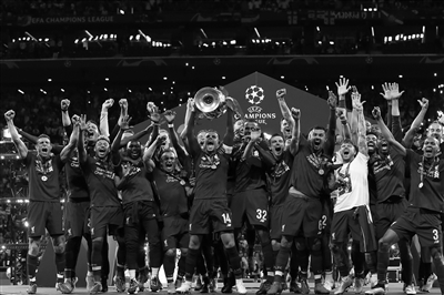 禁区内头球补射破门，毕津浩收获大连英博生涯首球