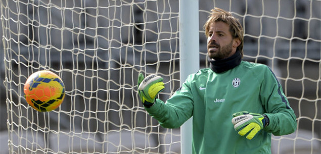 青岛记者：邵佳一大哥式的执教风格很适合当下中国足球的环境（青岛记者：邵佳一“大哥”式执教契合当前中国足坛环境）