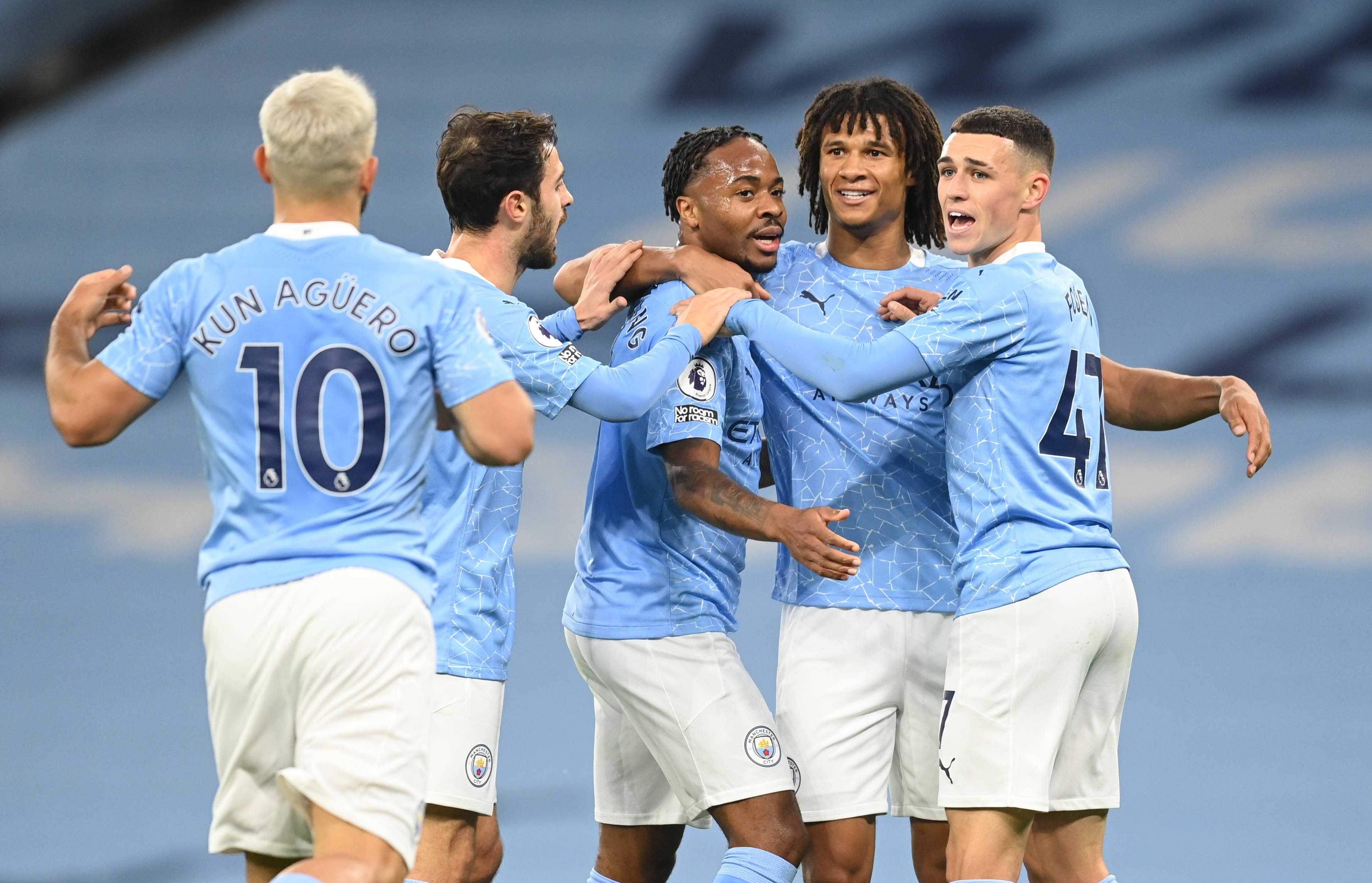 凯里·詹娜养女晒奢华生活，其母21岁跻身十亿富豪榜