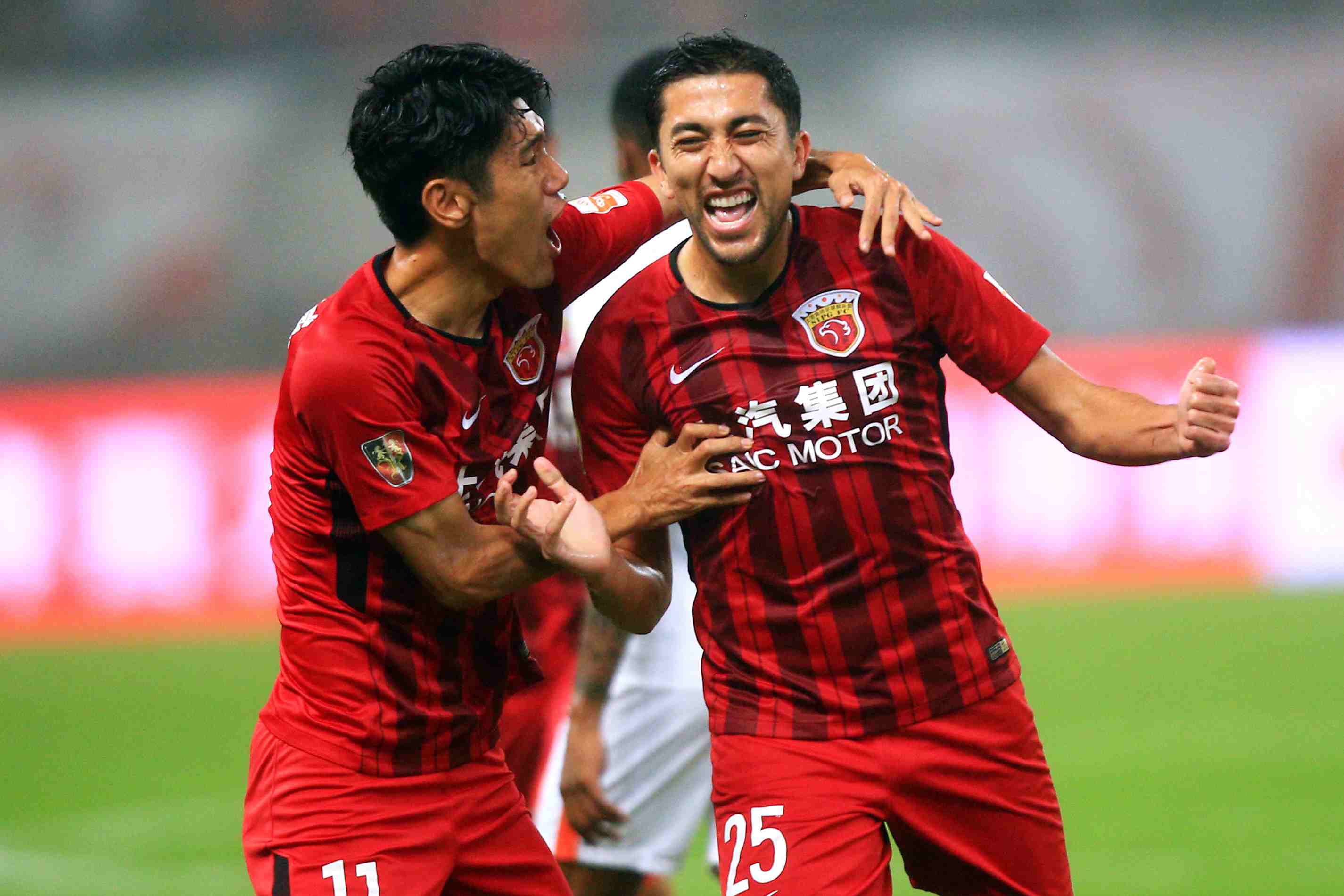 如今足坛的老队友相聚：