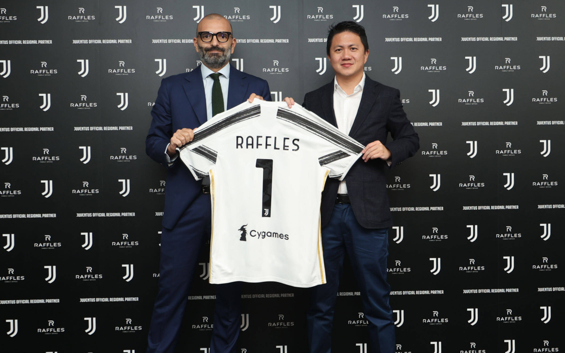 普约尔：我在家里很少谈足球，两个女儿最近才知道我曾效力巴萨（普约尔：家中几乎不聊足球，女儿们最近才知道我曾为巴萨踢球）