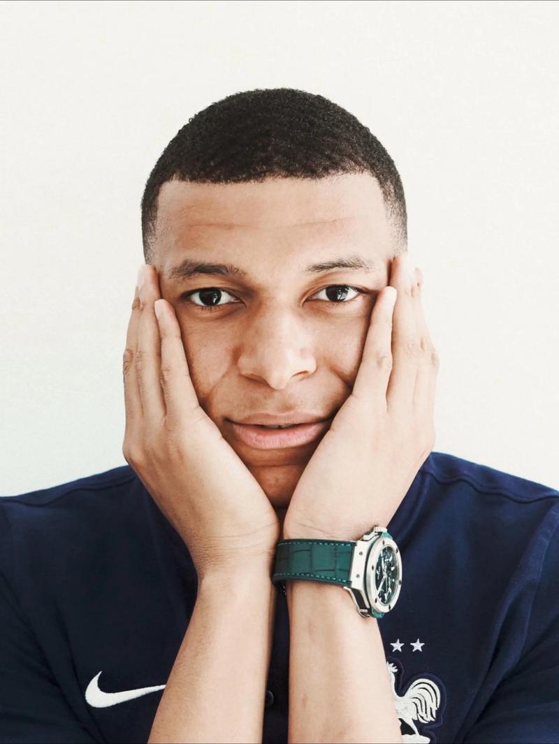 眼眶塌陷！赵鸿刚拳击生涯或终结，转型还是再战成艰难抉择