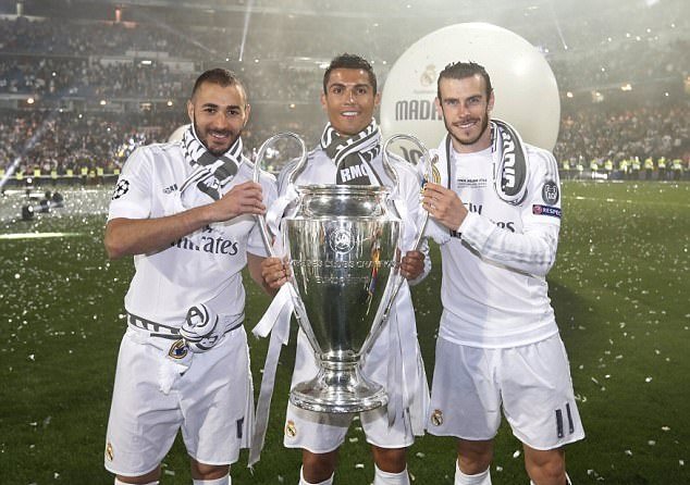 半场战报：勒沃库森2-1莱比锡，泰里耶、希克建功（半场：勒沃库森暂2-1领先莱比锡，泰里耶与希克破门）