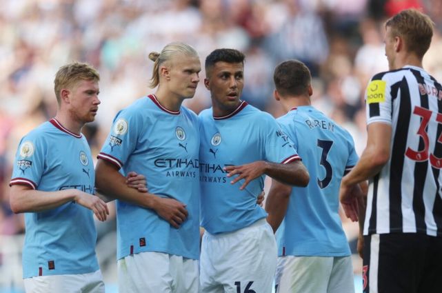 阿斯称皇马需要给姆巴佩配备更好的队友 遭球迷反驳（阿斯称皇马应为姆巴佩配更强队友，引发球迷反驳）