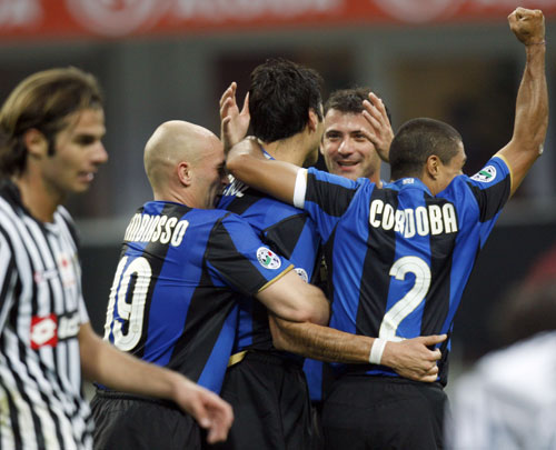 记者：郑智有望接替邵佳一执教青岛西海岸