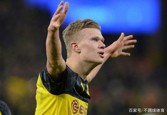 上海海港实现中超三连冠，为中国顶级联赛历史第三队（上海海港斩获中超三连冠，成为中国顶级联赛史上第三支达此成就的球队）