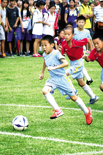 穆勒谈看拜仁比赛时发笑：当时在讨论卡尔，结果他刚好进球了（穆勒谈看拜仁时发笑：正讨论卡尔，他随即破门）