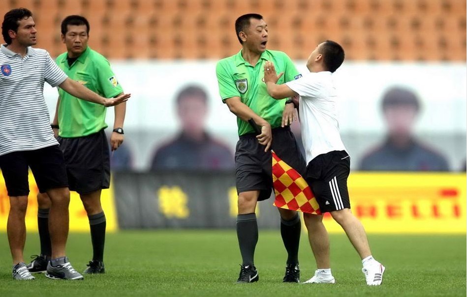 半场：新鹏城1-1成都，安永佳开场闪击，费利佩建功