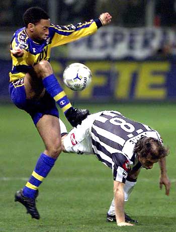 英超爆冷：利兹联3-1切尔西，内托破门难救主